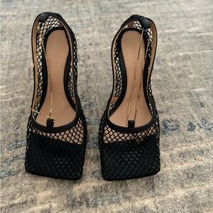 Like new Bottega Veneta stretch  Mesh and leather pump size 37.5